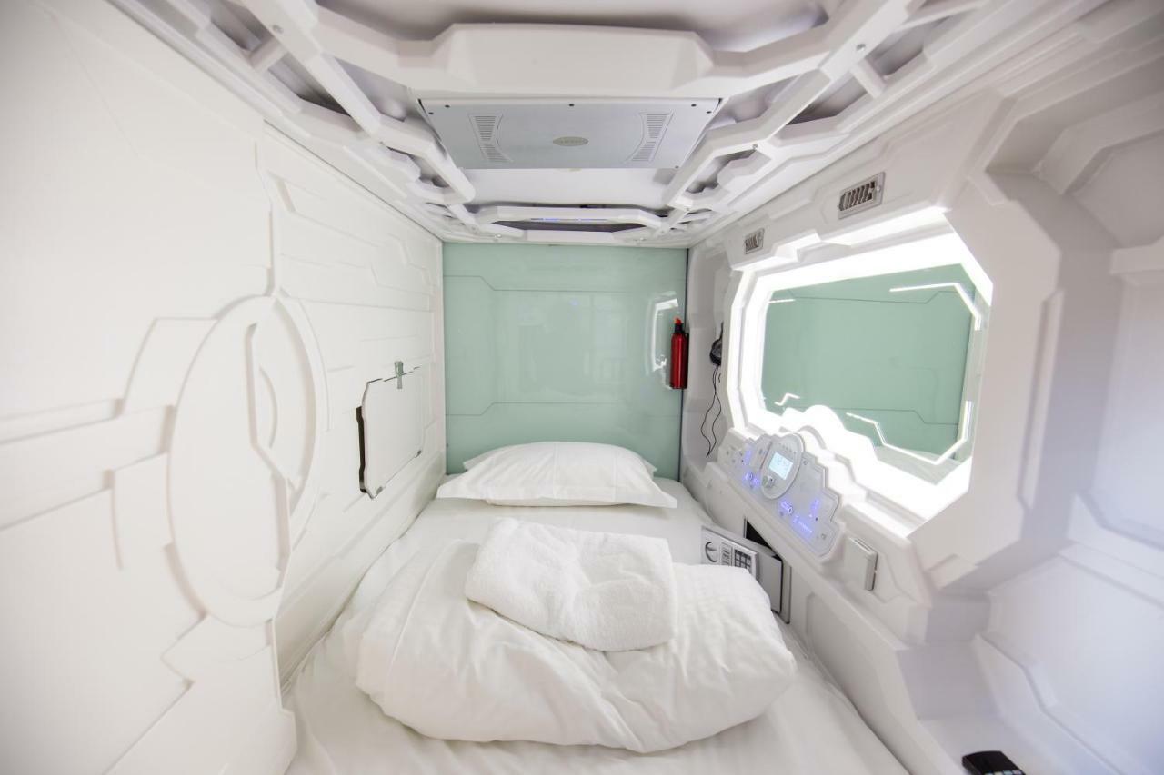 Spacehotel Карлсруе Екстер'єр фото