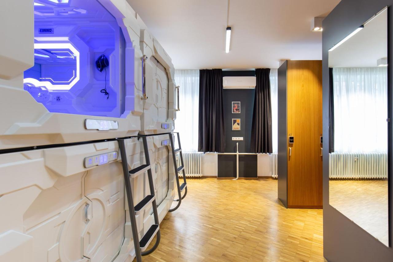 Spacehotel Карлсруе Екстер'єр фото