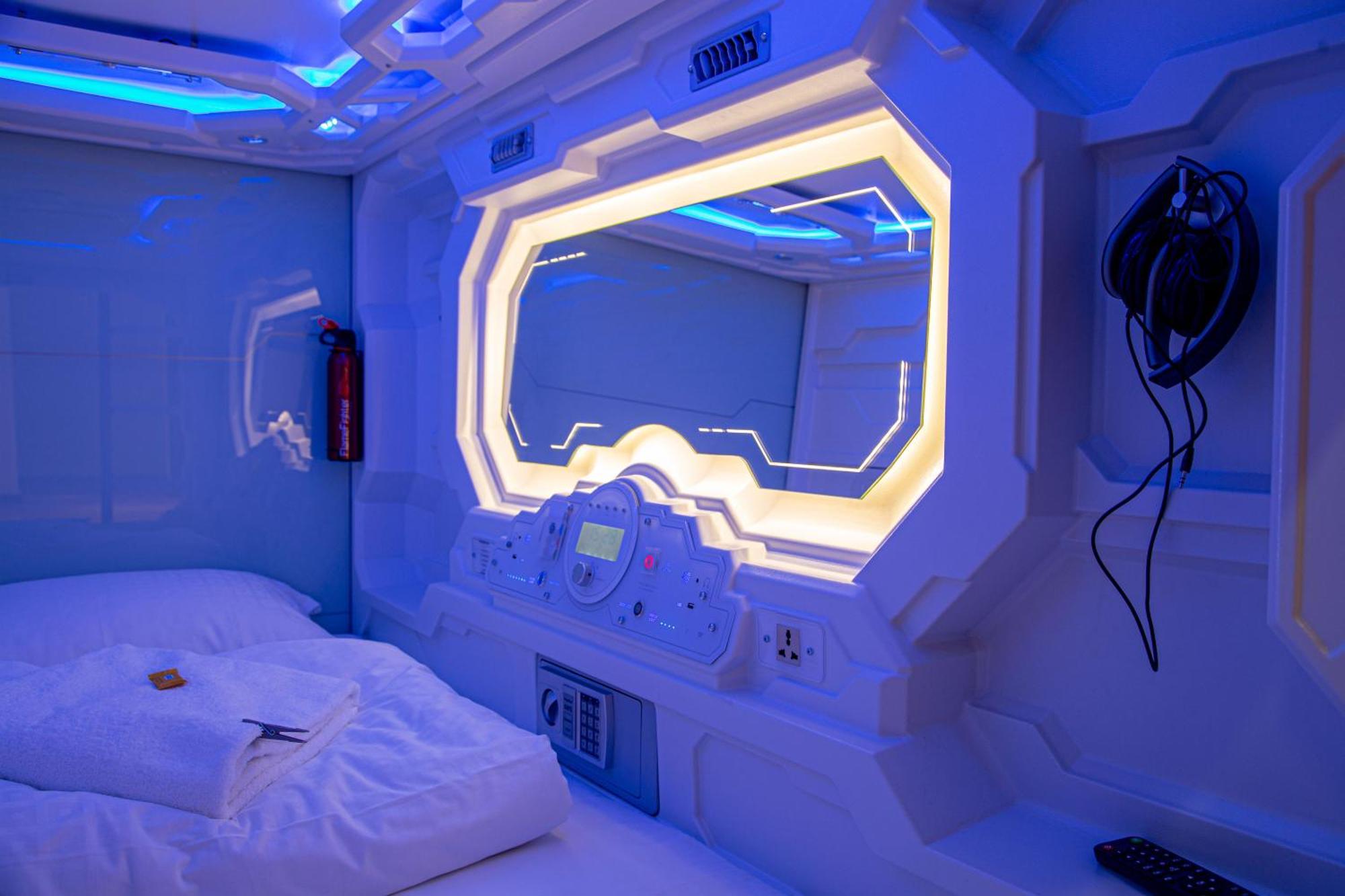 Spacehotel Карлсруе Екстер'єр фото
